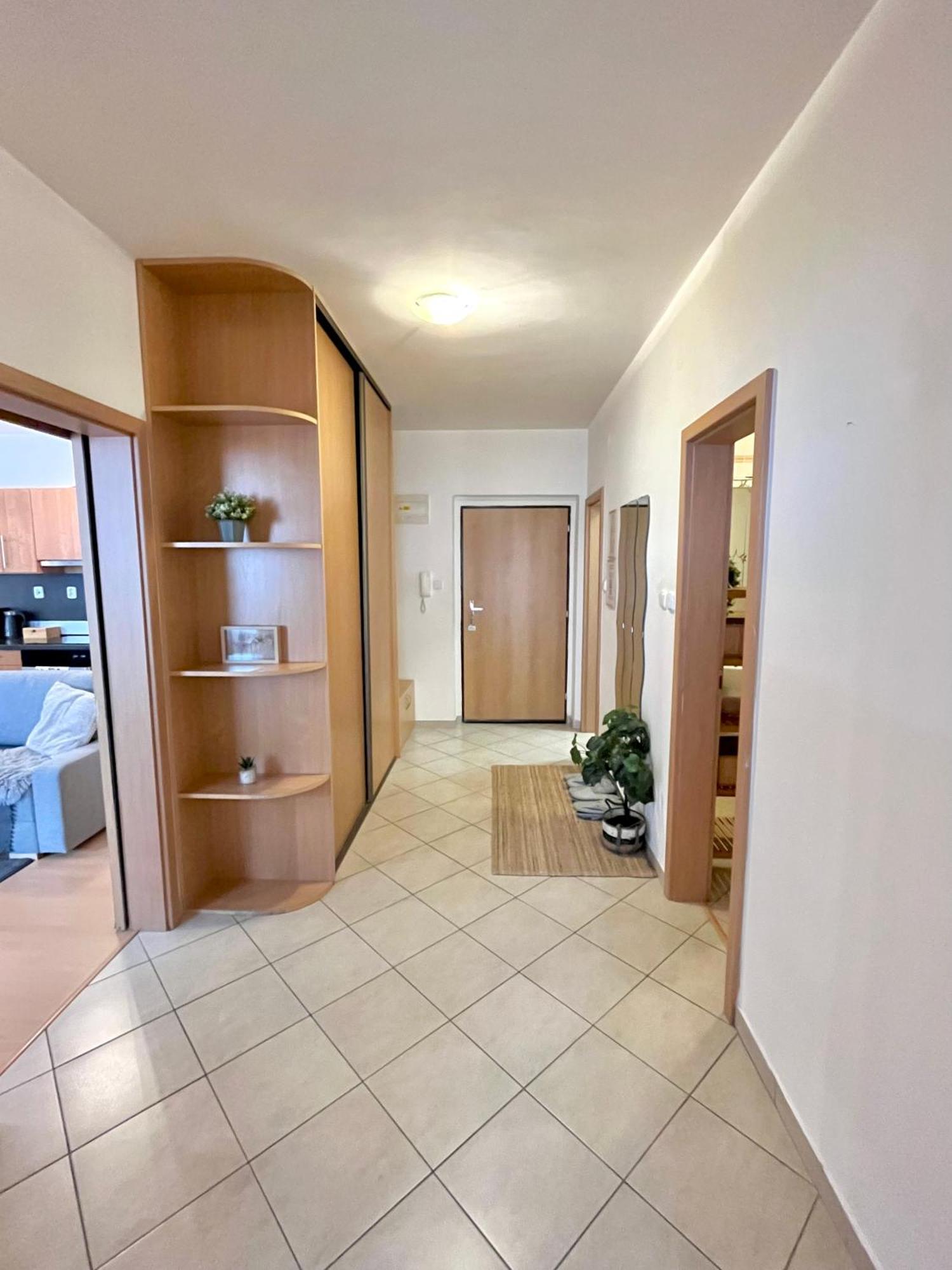 ברטיסלאבה Apartment Tina - Old Town, Ac, Free Private Parking מראה חיצוני תמונה
