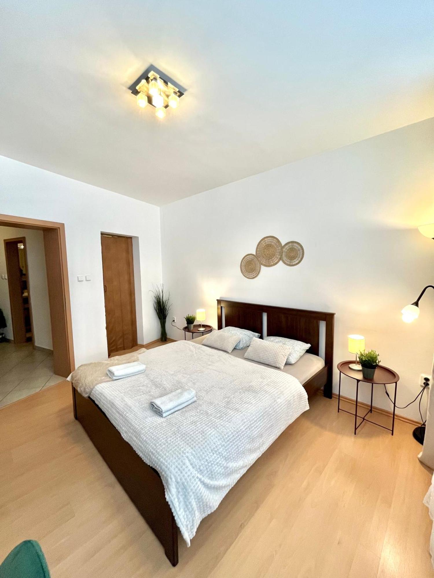 ברטיסלאבה Apartment Tina - Old Town, Ac, Free Private Parking מראה חיצוני תמונה