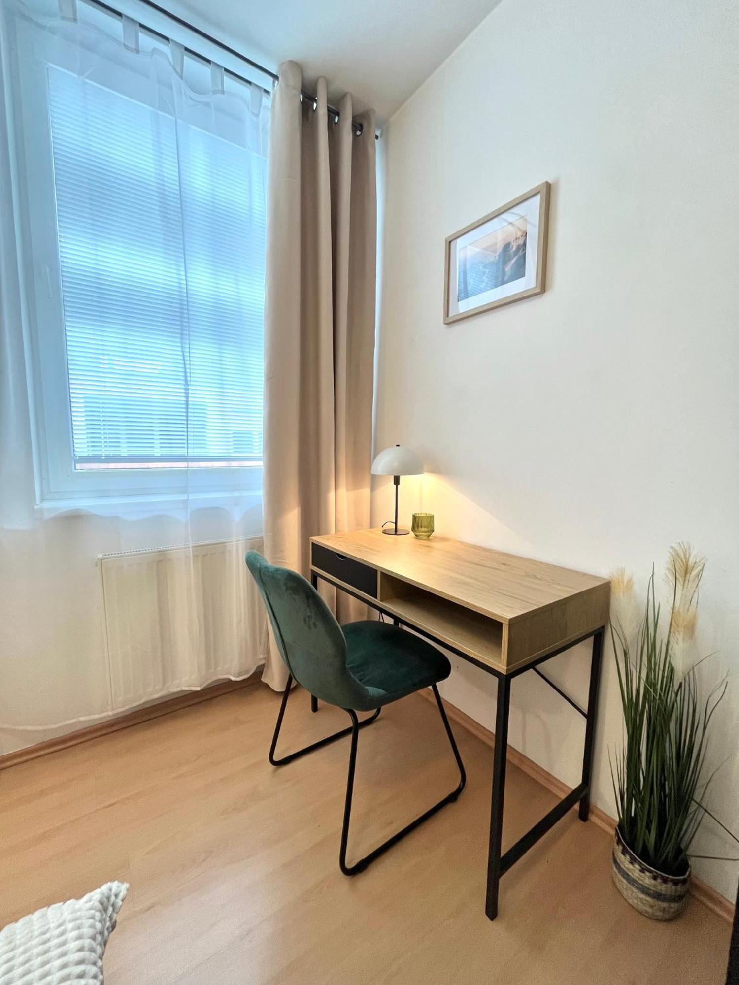 ברטיסלאבה Apartment Tina - Old Town, Ac, Free Private Parking מראה חיצוני תמונה