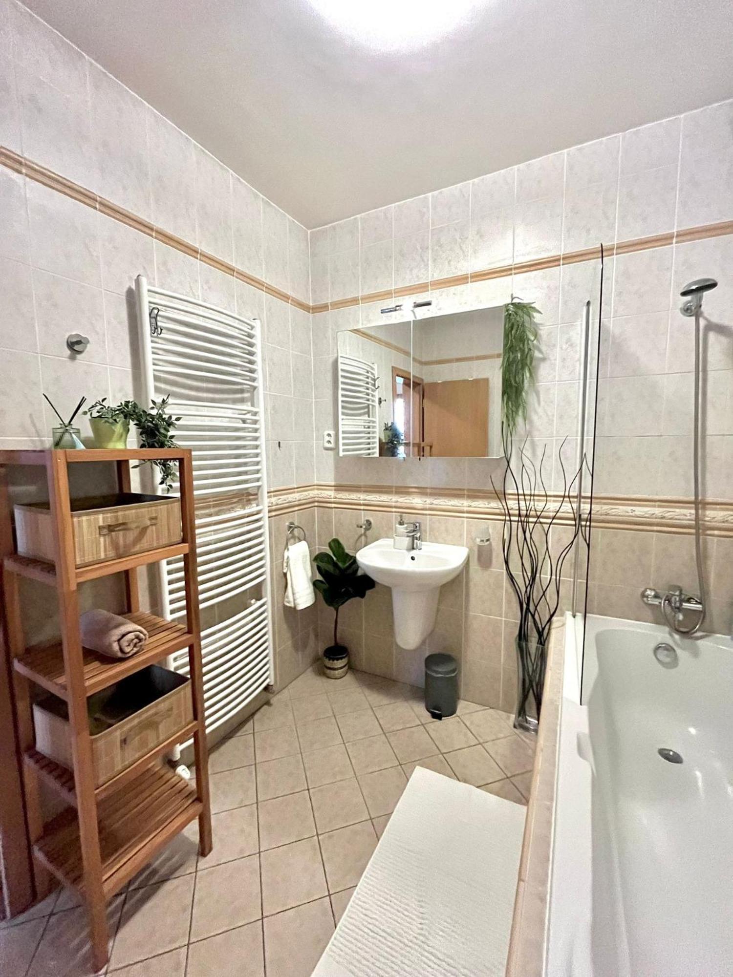 ברטיסלאבה Apartment Tina - Old Town, Ac, Free Private Parking מראה חיצוני תמונה